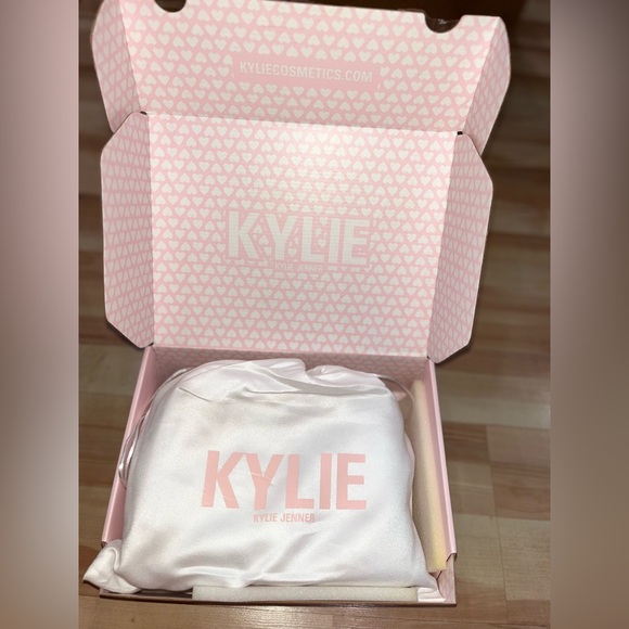 **𝙎𝙊𝙇𝘿 Kylie Cosmetics “I Want It All” 2017 20th Birthday PR Collection. - Picture 5 of 10